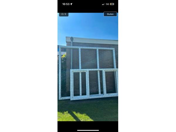 Drie kozijnen, zonder glas