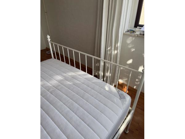 Metalen spijlen bed ikea