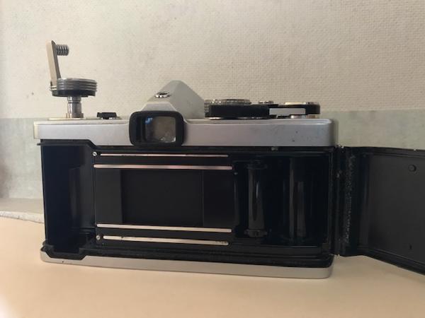 Ik ben op zoek naar analoge/digitale camera's en toebehoren (defect/werkend). Dit voor hobby/reparatie/verzameling