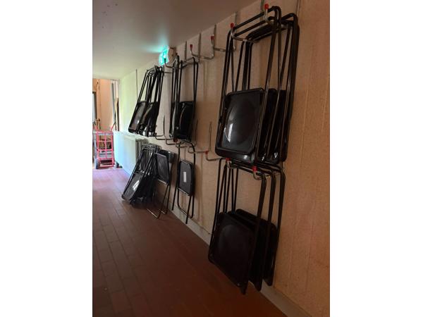 Stoelen uit theaterstudio ca. 30