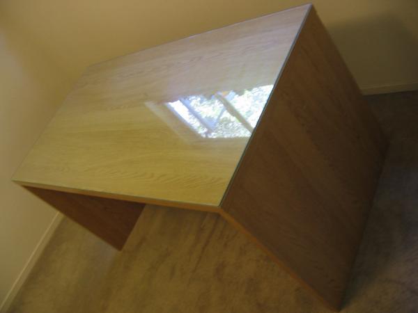 IKEA bureau Mikael met glasplaat