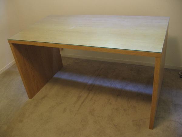 IKEA bureau Mikael met glasplaat