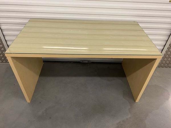 IKEA bureau Mikael met glasplaat