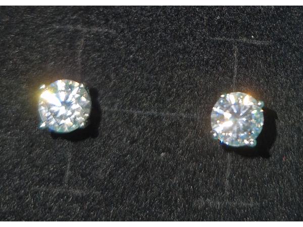 Moissanite oorbel 1.0CT