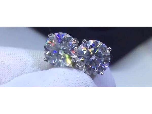 Moissanite oorbel 1.0CT