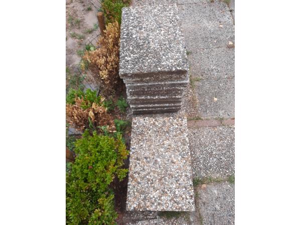 80 gratis grindtegels 60x40 in goede staat