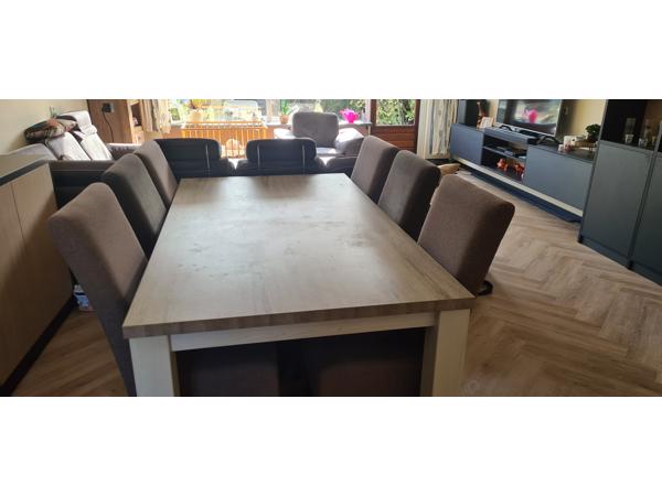 Eettafel en 6 eetkamerstoelen