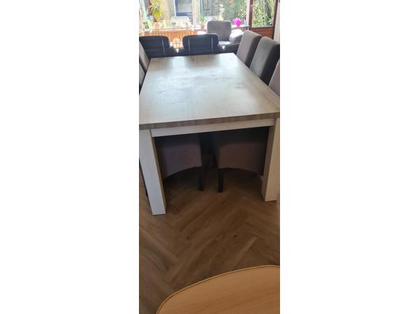 Eettafel en 6 eetkamerstoelen