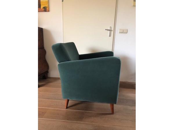 Groene fauteuil van alcantara-stof