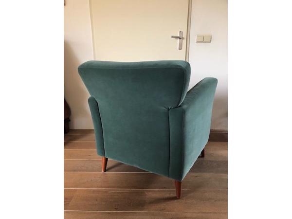 Groene fauteuil van alcantara-stof