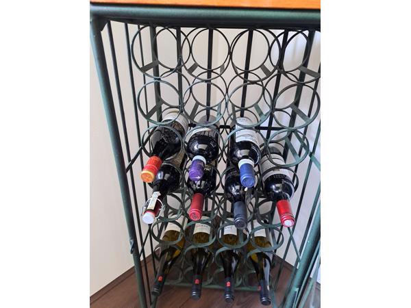 Wijnrek voor 32 flessen en plateau voor karaffen