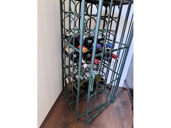 Wijnrek voor 32 flessen en plateau voor karaffen