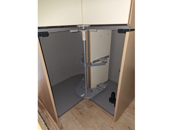 2x hoekkast incl. draaiplateaus