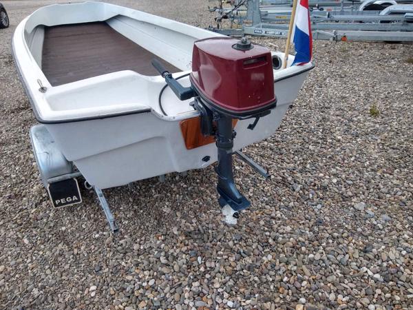 Polyester Boot Met 4pk Buitenboordmotor