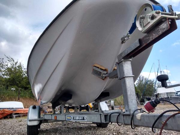 Polyester Boot Met 4pk Buitenboordmotor