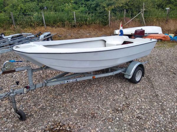 Polyester Boot Met 4pk Buitenboordmotor