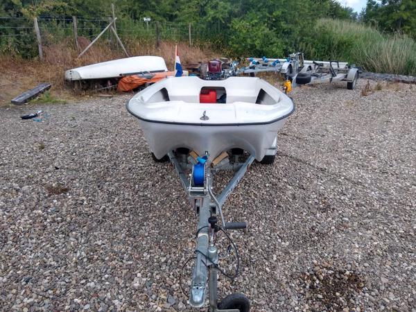 Polyester Boot Met 4pk Buitenboordmotor