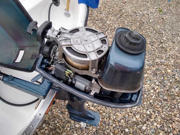 Polyester Boot Met 4pk Buitenboordmotor