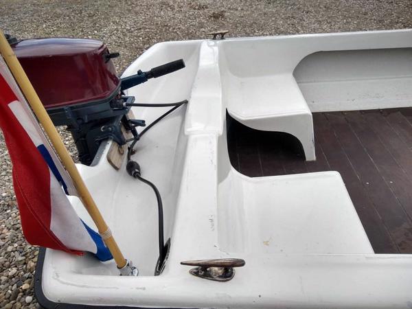 Polyester Boot Met 4pk Buitenboordmotor