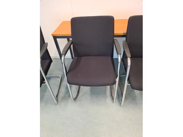 20 kantoorstoelen + 1 tafel (60x120)