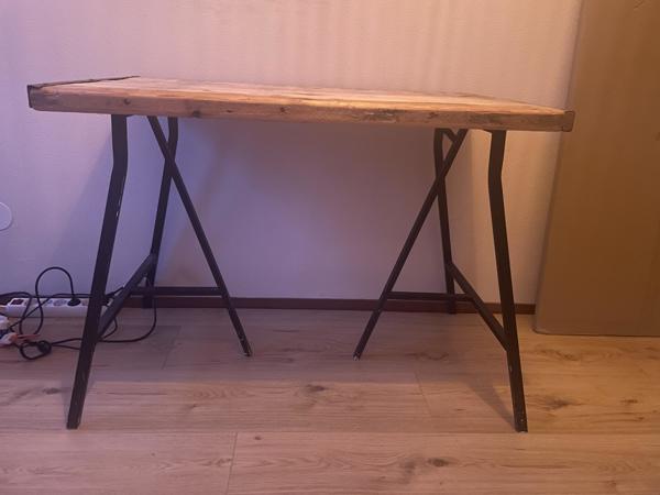 Steigerhouten bureau