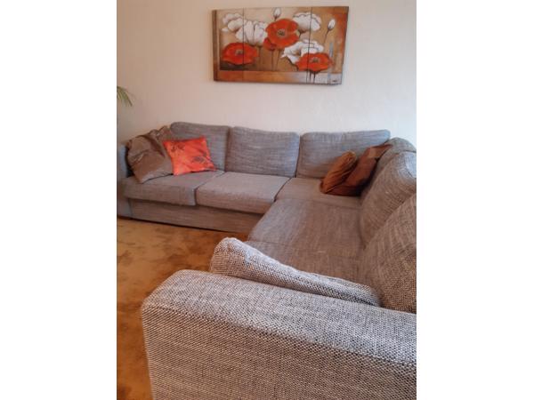 Fijne hoekbank, zwart witte stof, lellere loungebank