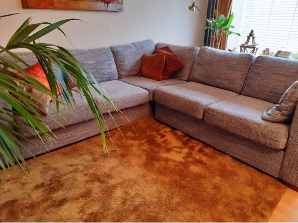Fijne hoekbank, zwart witte stof, lellere loungebank
