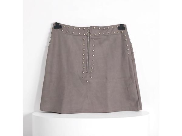 Suede zachte rok grijs met zilveren studs L