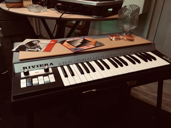 Mijn analoge hart op zoek naar analoge muziek apparatuur (defect/werkend).Bijv keyboard/tape rec/cassette rec./walkman/drumcomputer/synthesizer. Dit voor hobby/reparatie/verzameling