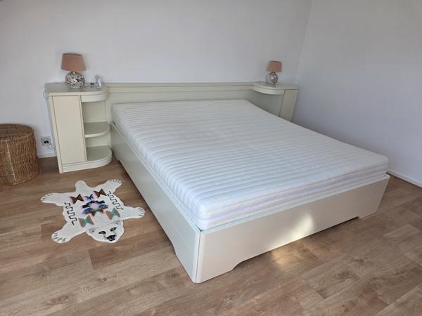 Nette tweepersoons bed