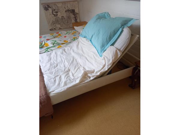 2 aupingbedden met verstelbare bodem