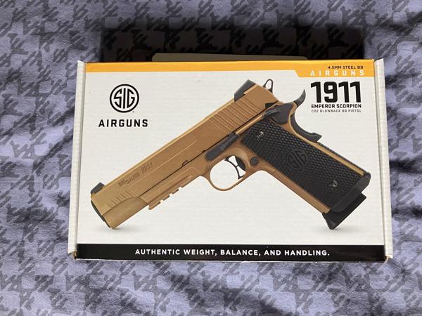 SIG Sauer 1911 Emperor Scorpion / 4,5 mm .177 CO2