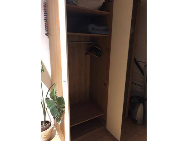 Kledingkast witte en glazen deuren (totaal 2 stuks)