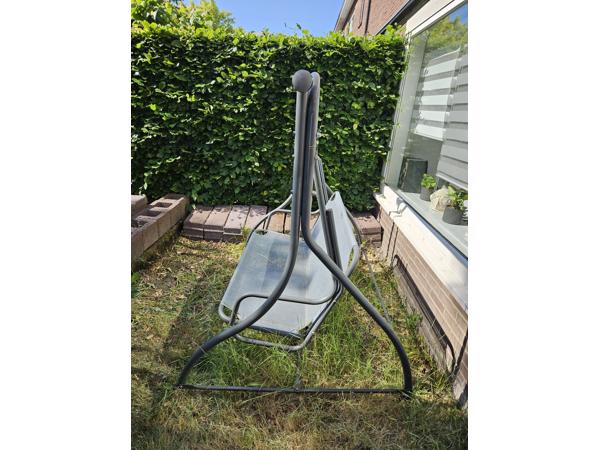 Stalen grijze tweezits schommelbank