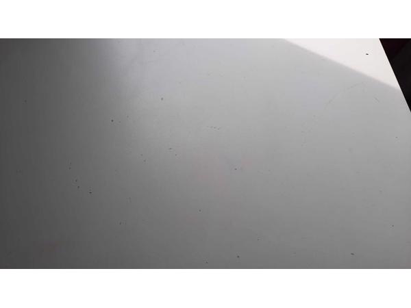 werktafels, oude schooltafels