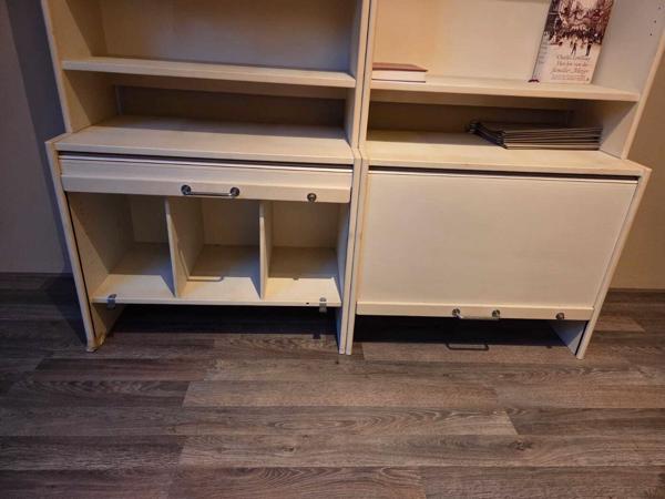 Twee kasten (kantoor of studeer)