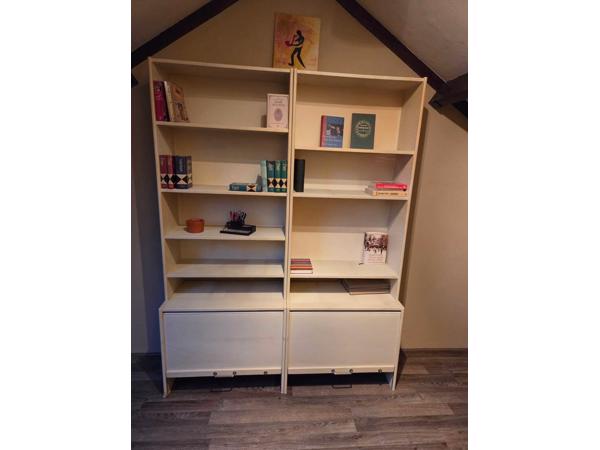 Twee kasten (kantoor of studeer)