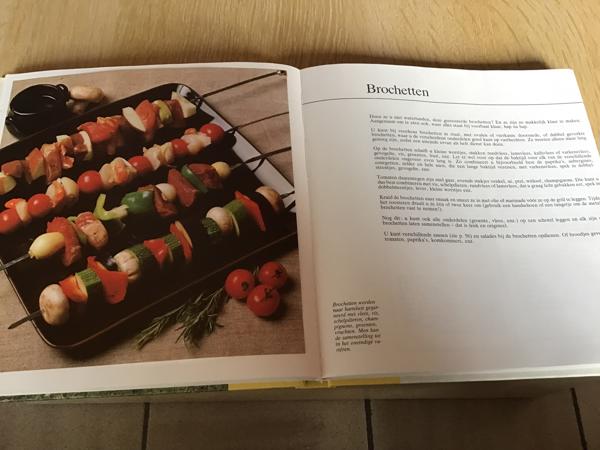 Boek ; koken in de open lucht (BBQ) LEKKERBEKKEN TOP