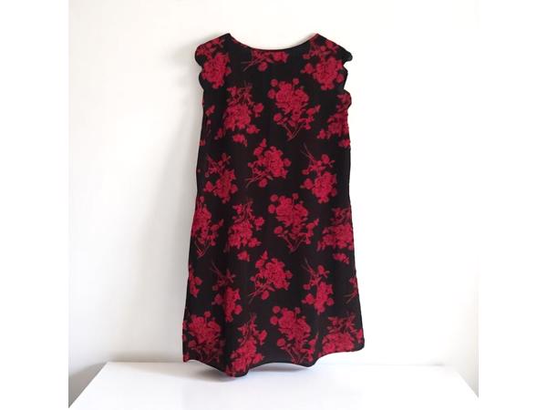 Luchtige zomerjurk zwart rood L