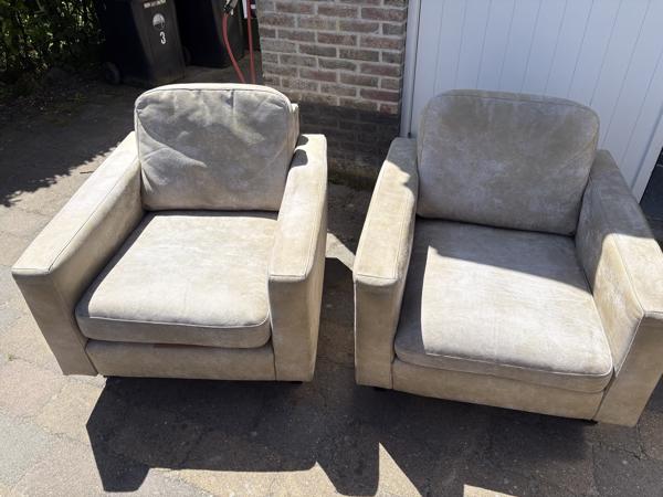 2 fauteuils in redelijke staat