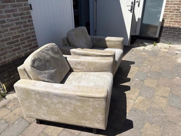 2 fauteuils in redelijke staat