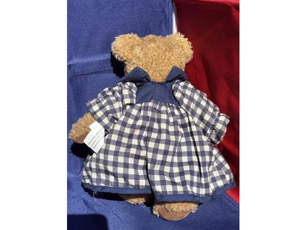 Schattig beertje met geblokt jurkje en strik 20 cm