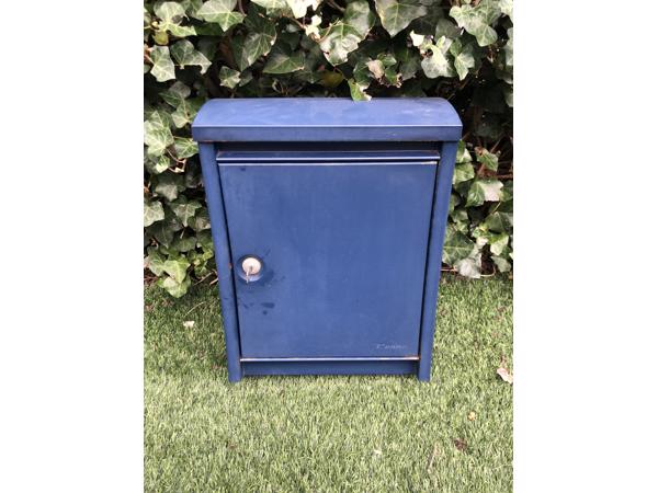 Brievenbus blauw