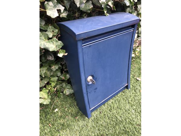 Brievenbus blauw