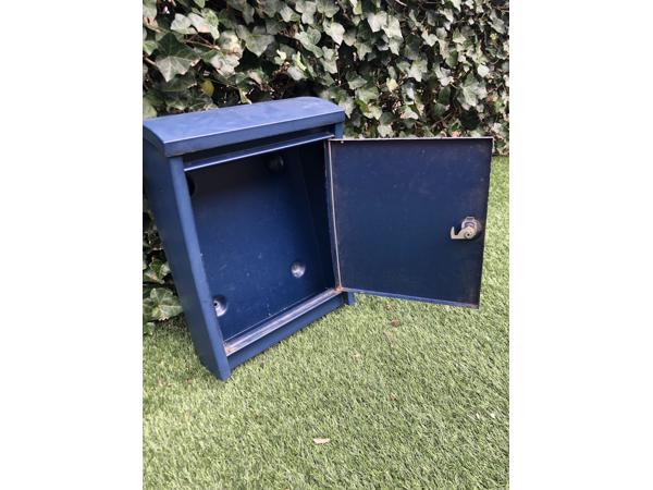 Brievenbus blauw