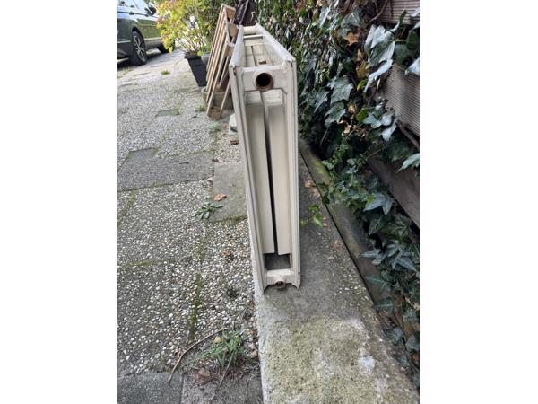 Radiator 1,5 m lang 0,5 m hoog 10 cm dik
