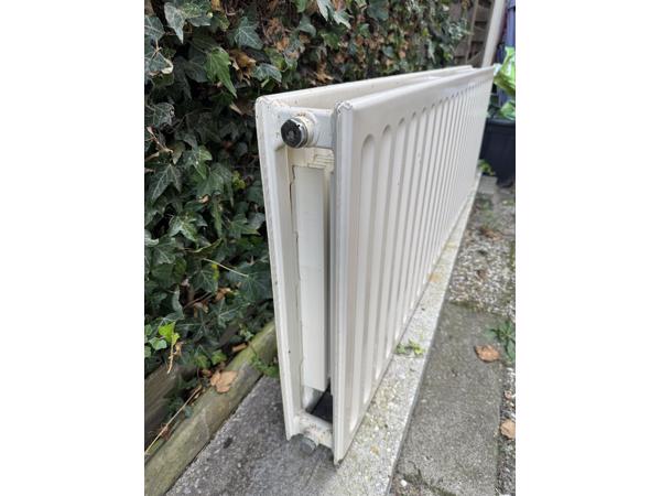 Radiator 1,5 m lang 0,5 m hoog 10 cm dik