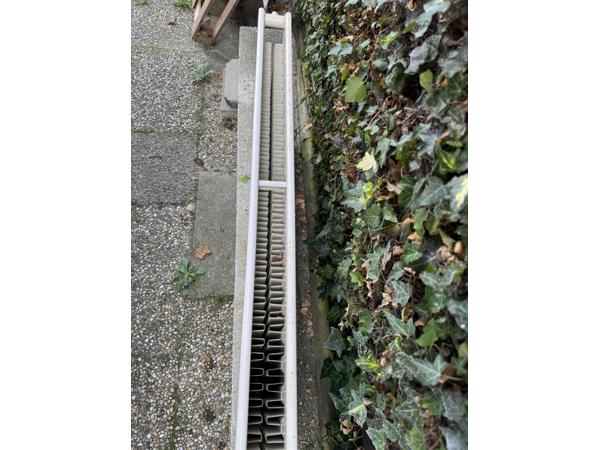 Radiator 1,5 m lang 0,5 m hoog 10 cm dik