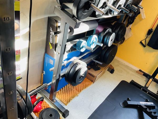 Te koop mooie gewichten en halters rek (z.g.a.n.)