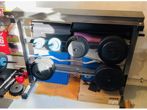 Te koop mooie gewichten en halters rek (z.g.a.n.)